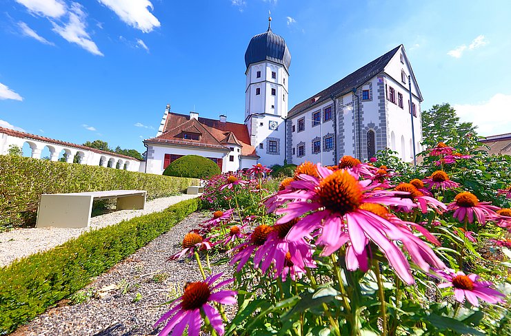 Blumenmeer vor dem Vöhlinschloss in Illertissen