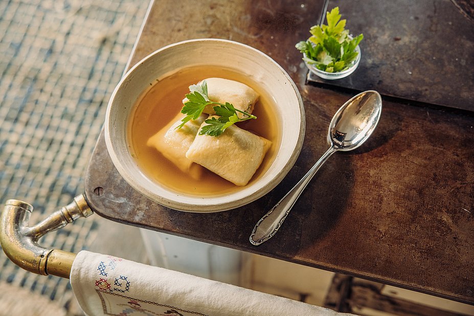 Maultaschen in der Suppe, Kulinarisches Erbe Bayerisch-Schwaben Maultaschen in der Suppe, Kulinarisches Erbe Bayerisch-Schwaben