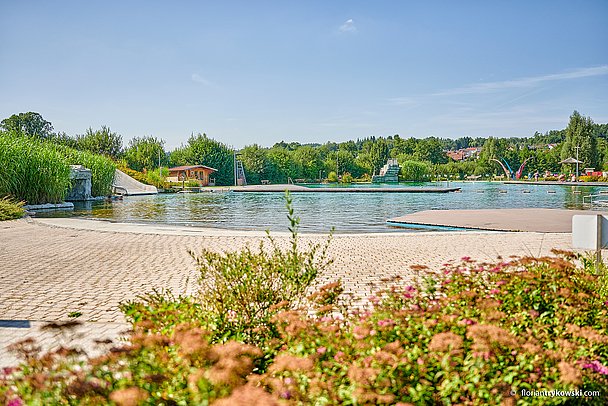 Naturfreibad Fischach, Blick über die den Pool Naturfreibad Fischach, Blick über die den Pool