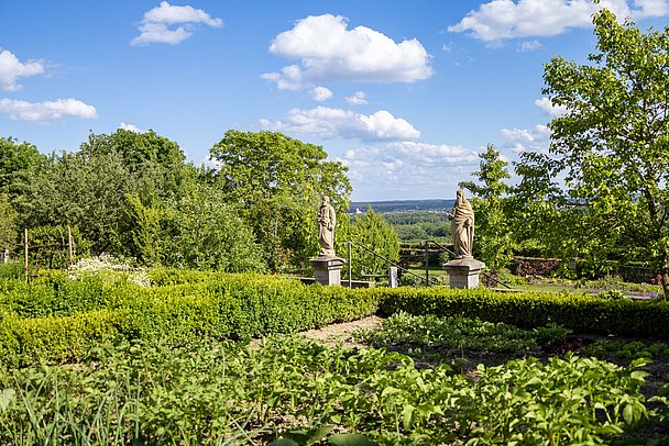 Klostergarten mit Skulpturen in Kloster Elchingen