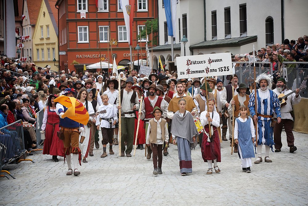 Umzug am Stadtmauerfest Nördlingen