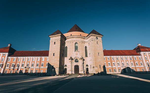 Zugang zum Kloster Wiblingen in Bayerisch-Schwaben Zugang zum Kloster Wiblingen in Bayerisch-Schwaben