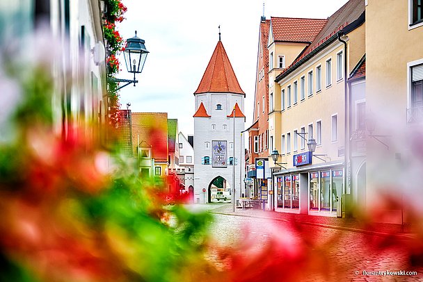 Alstadt Aichach mit Blick auf das Stadttor