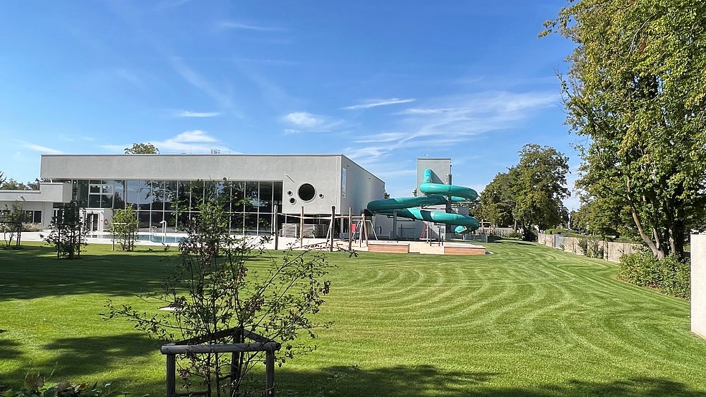 Außenansicht Gartenhallenbad Leipheim