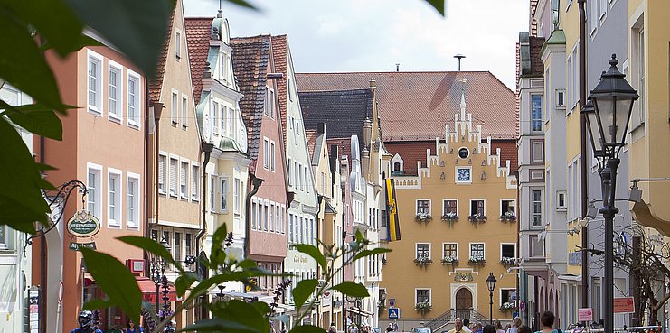 Die bunten Häuserfassaden in der Reichsstraße Donauwörth Die bunten Häuserfassaden in der Reichsstraße Donauwörth
