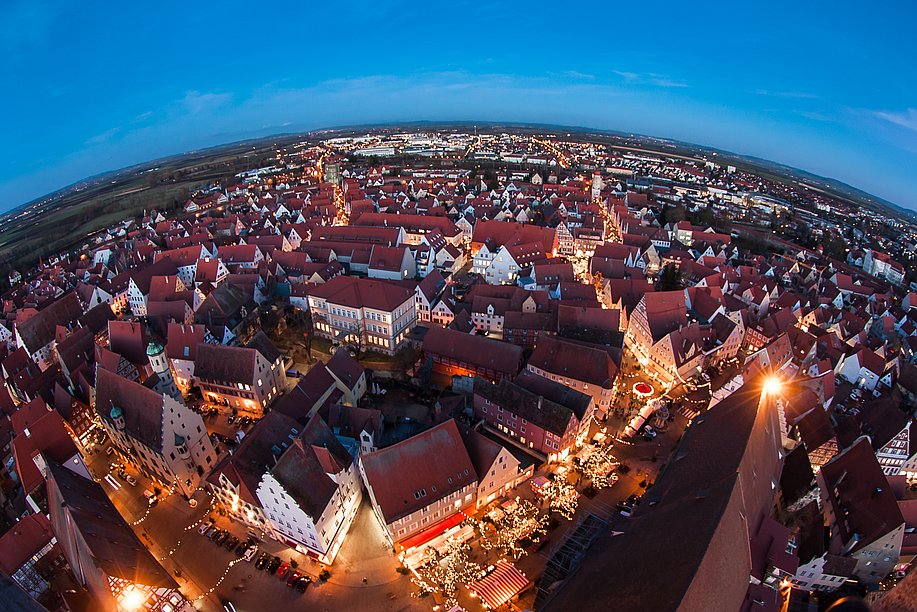 Panorama auf Nördlingens Romantischen Weihnachtsmarkt