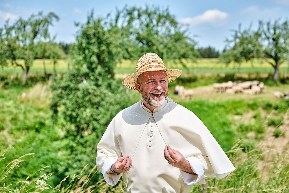 Pater von Roggenburg in den Streuobstwiesen Pater von Roggenburg in den Streuobstwiesen