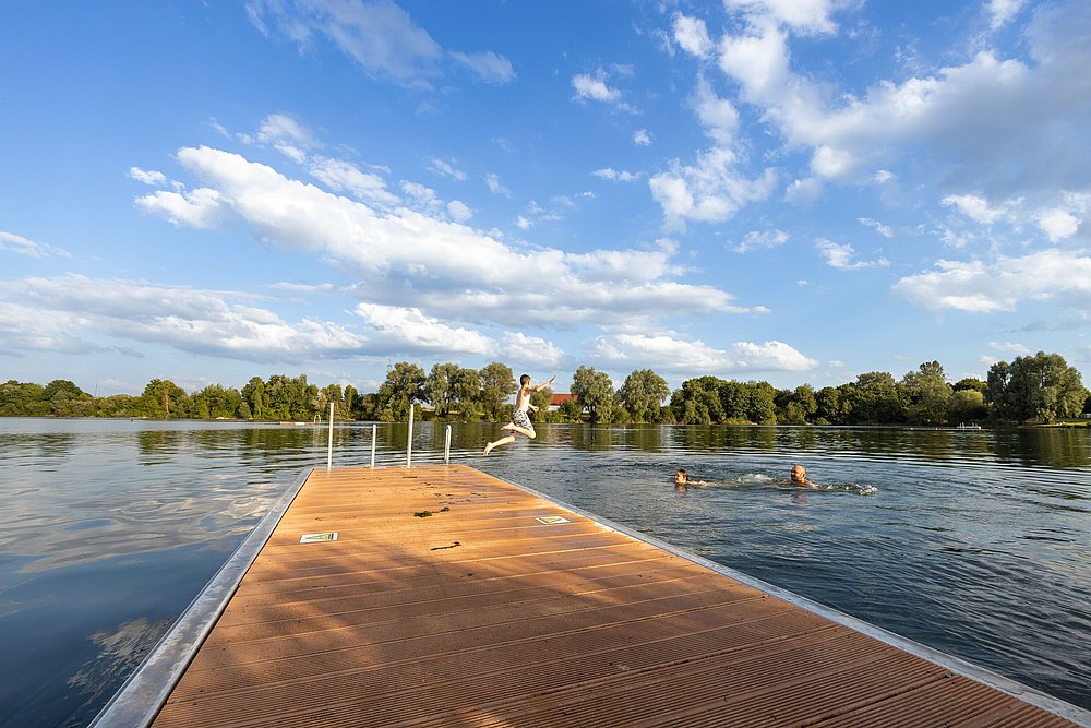 Steg am Ludwigsfelder See in Neu-Ulm
