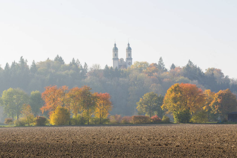 Kloster Holzen im Landkreis Augsburg im Herbst Kloster Holzen im Landkreis Augsburg im Herbst