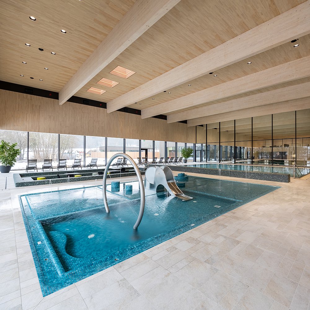 Kinderbereich im Kraterbad in Nördlingen