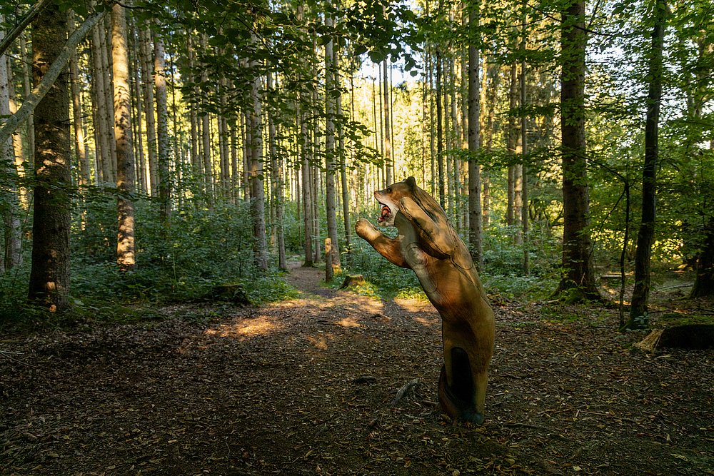 Figur für Bogenschießen im Wald Figur für Bogenschießen im Wald