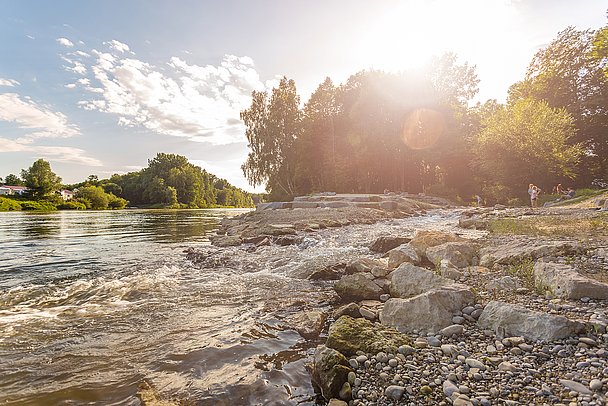 Der Fluss Nau mündet bei Günzburg in die Donau