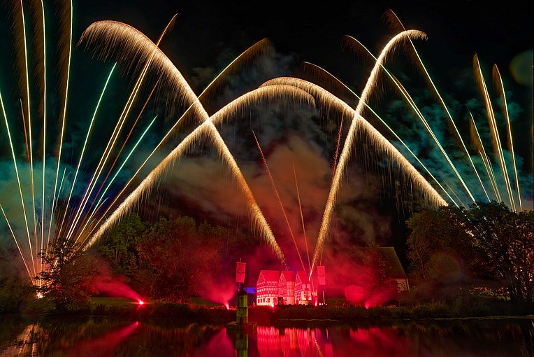 Schönes Feuerwerk zur Jakobi Kirchweih in Oettingen Schönes Feuerwerk zur Jakobi Kirchweih in Oettingen