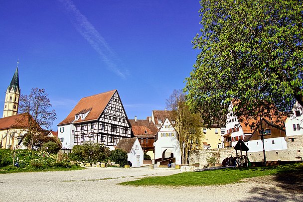 Lauingen an der Stadtmauer im Sommer