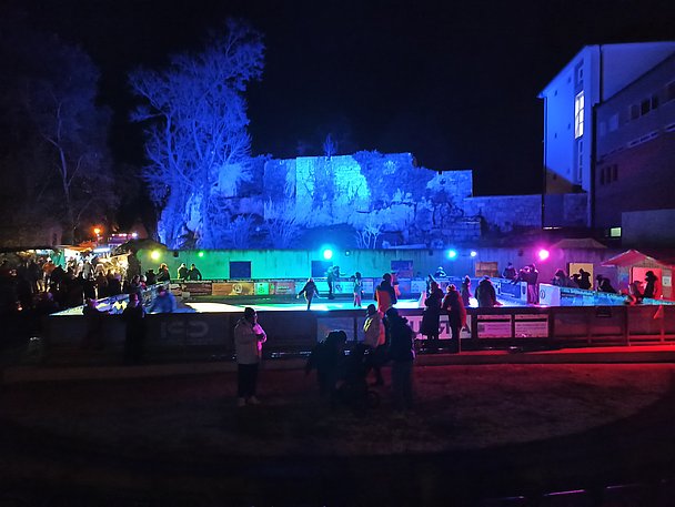 Schlittschuhbahn an der Freilichtbühne am Mangoldfelsen in Donauwörth