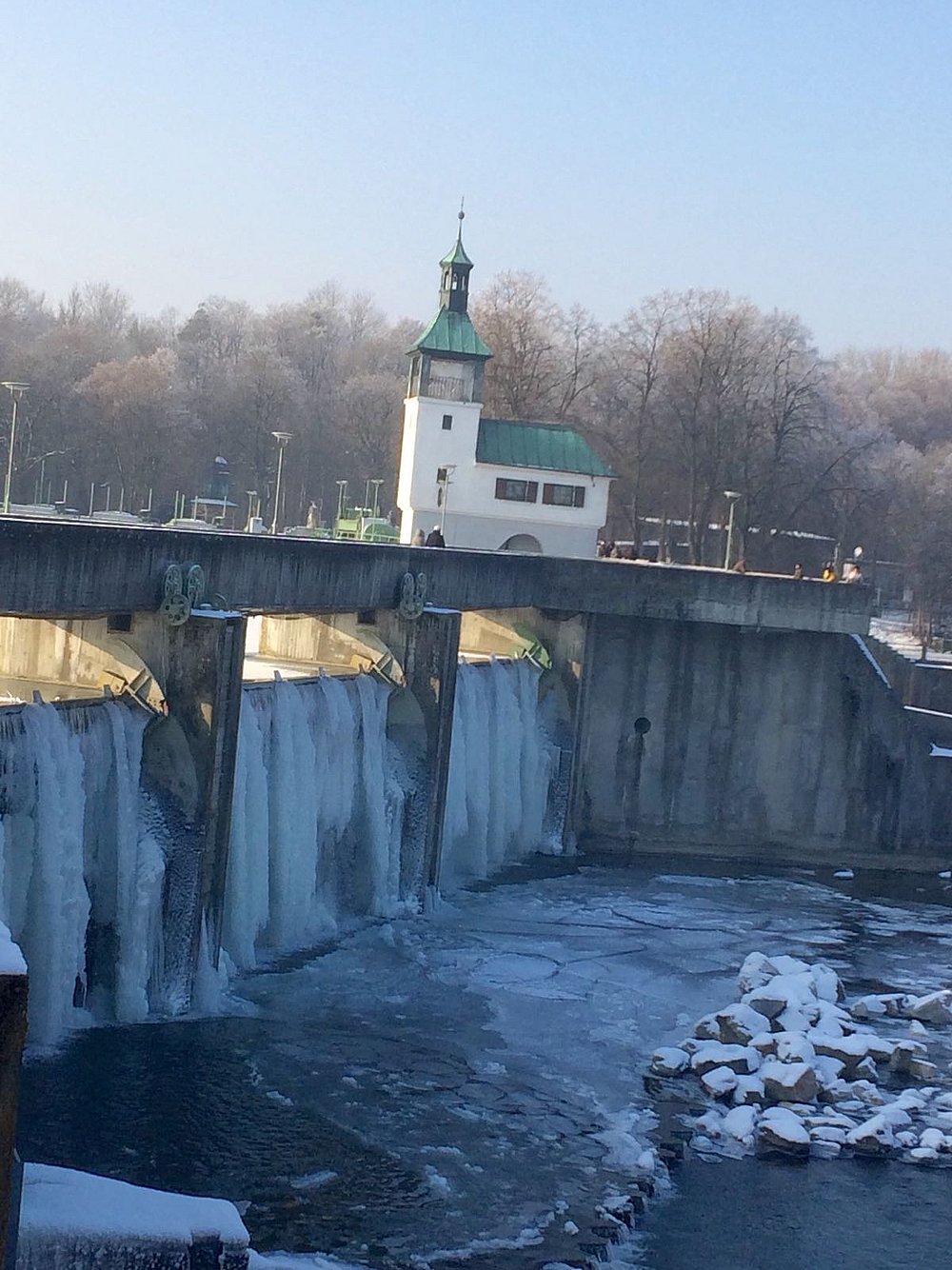 Vereister Hochablass in Augsburg Vereister Hochablass in Augsburg