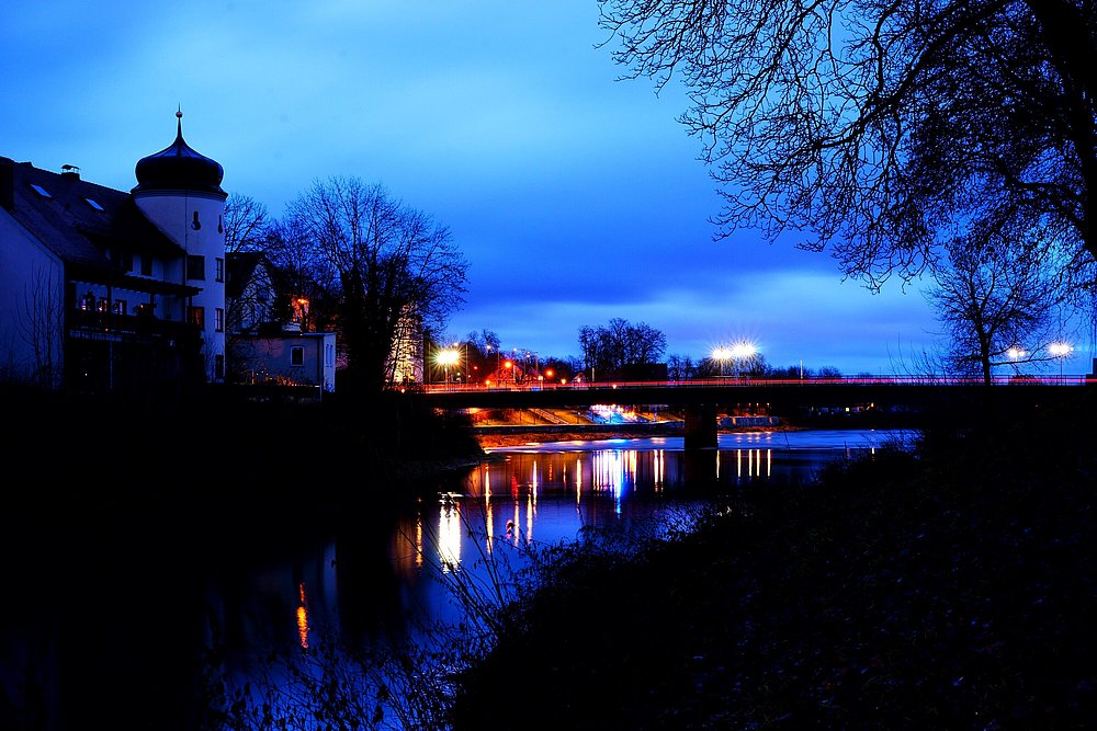 Der Donauspitz an der Donau in Donauwörth zur Blauen Stunde Der Donauspitz an der Donau in Donauwörth zur Blauen Stunde