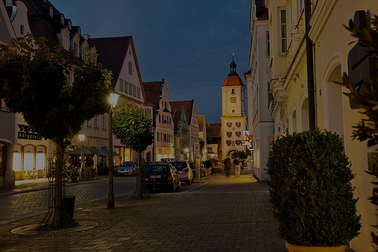 Dillingen bei Nacht in der Königsstraße