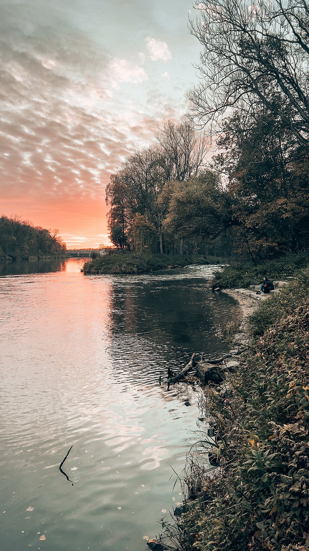 Abendrot an der Donau entlang des Donauwaldweg