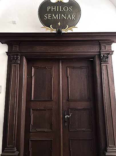 Eingang zum Hörsaal in der ehemaligen Jesuiten-Universität Dillingen