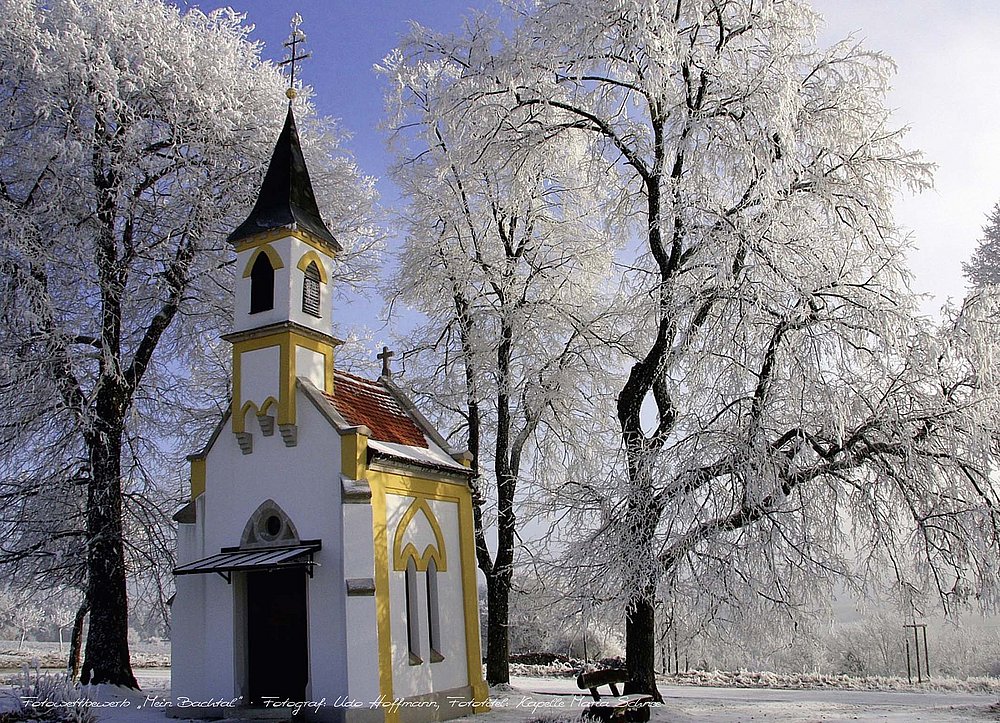 Kapelle Maria Schnee im Bachtal im Landkreis Dillingen in schöner Winterlandschaft
