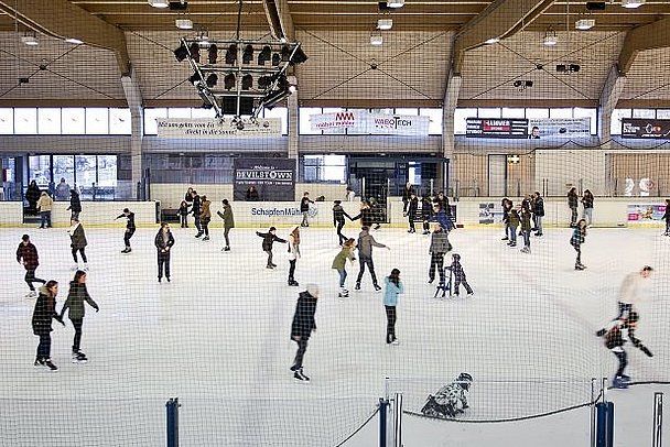 Eislaufen am Donaubad 