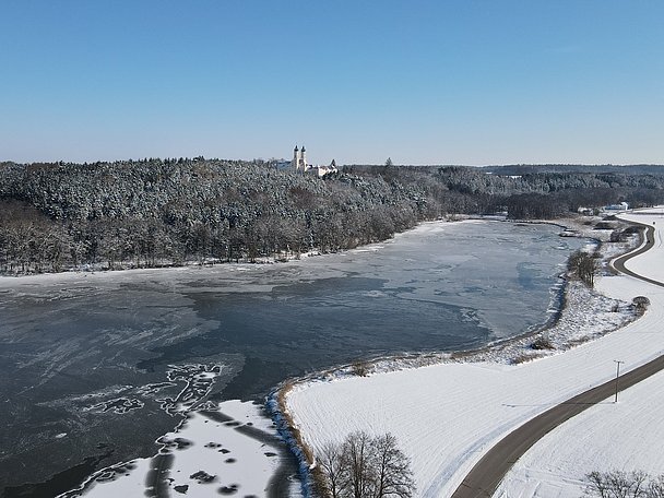 Klosterweiher in Roggenburg im Winter 