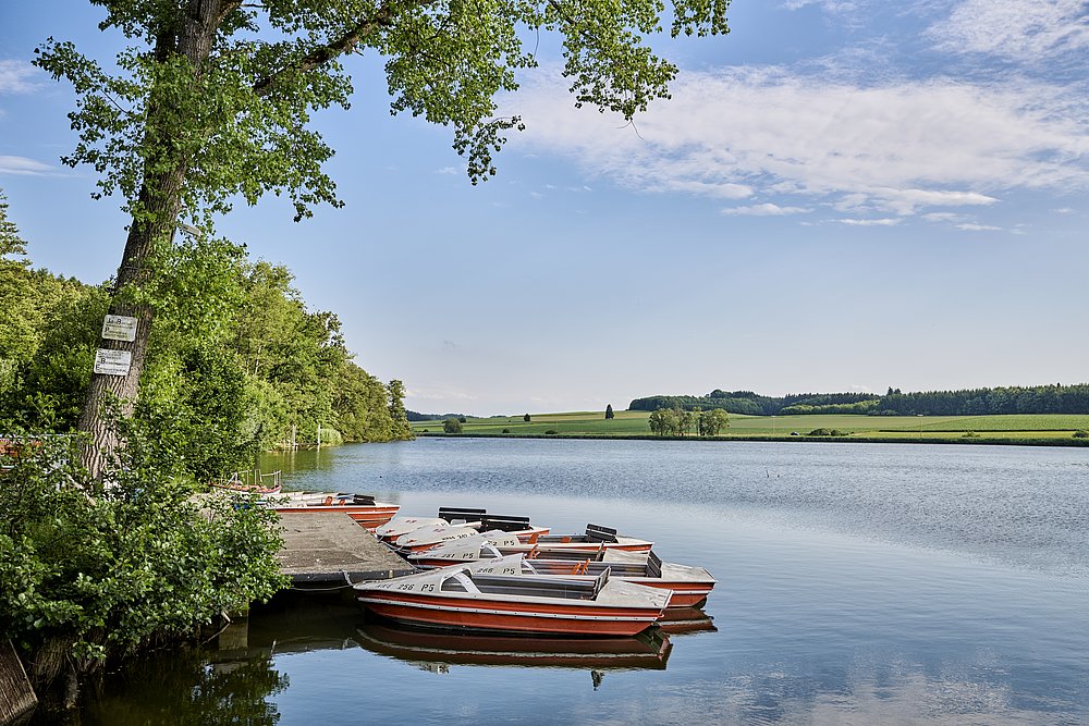 Roggenburger Weiher mit Booten Roggenburger Weiher mit Booten
