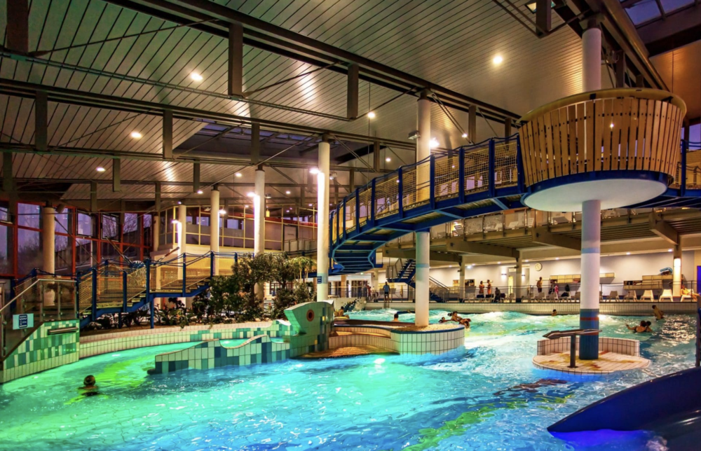 Das Donaubad in Neu-Ulm am Abend Das Donaubad in Neu-Ulm am Abend