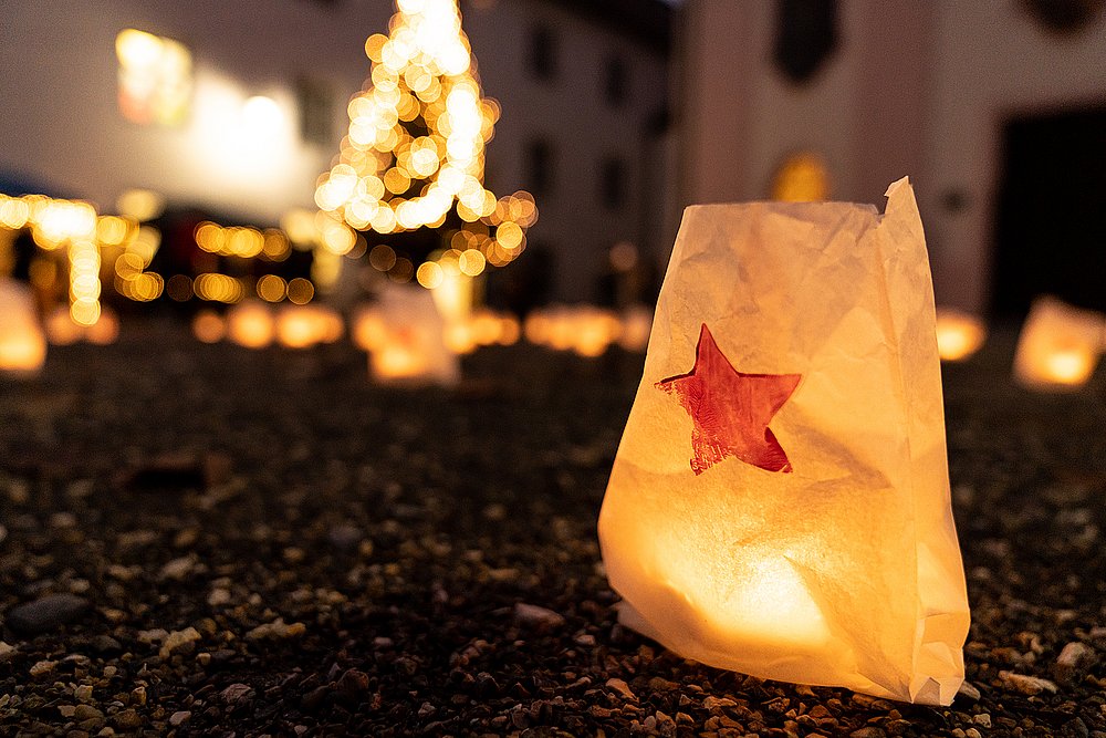 Nikolausmarkt in Günzburg mit Kerzenlicht