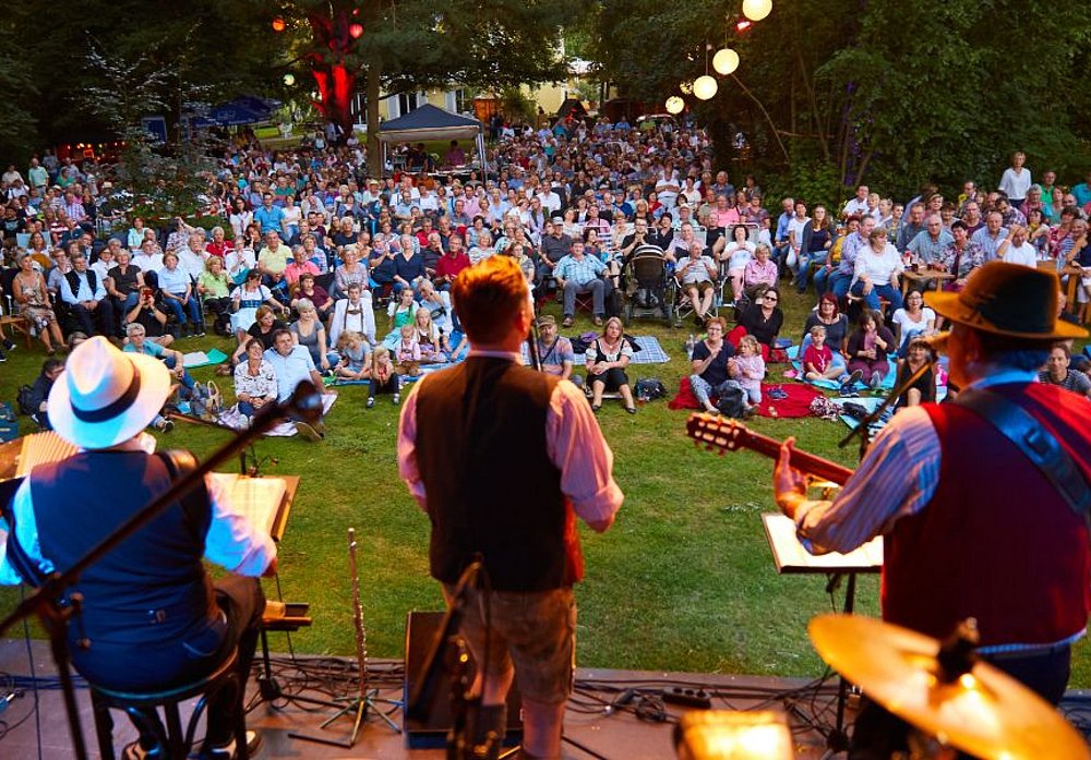 Sommer-Konzert im Schlosspark Rain Sommer-Konzert im Schlosspark Rain