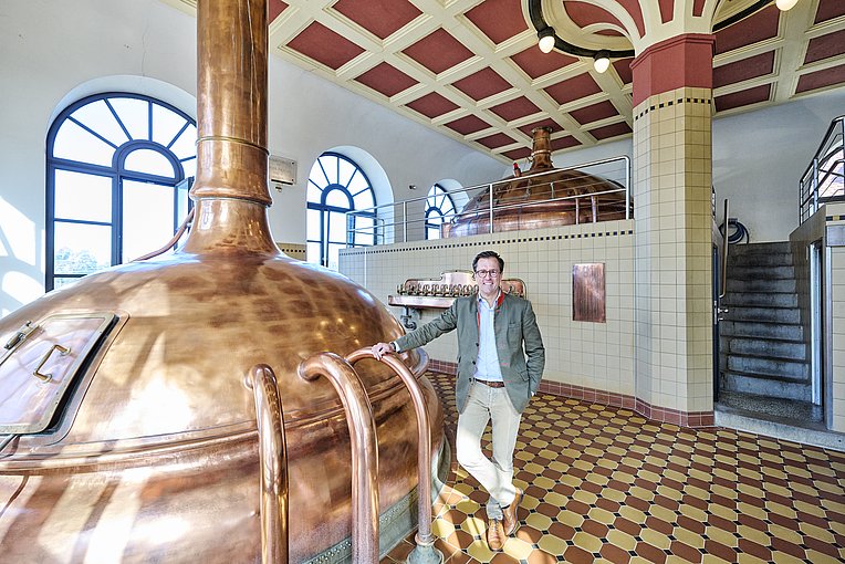 Sebastian Priller am Kessel im Gärhaus