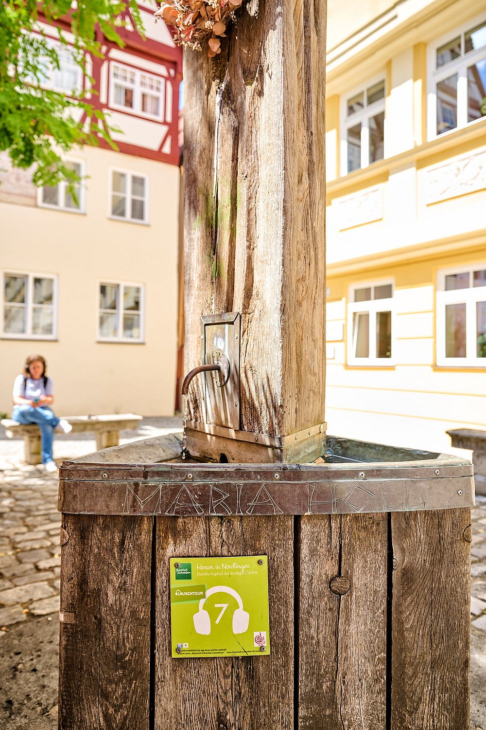 Maria Holl Brunnen entlang der Lauschtour in Nördlingen