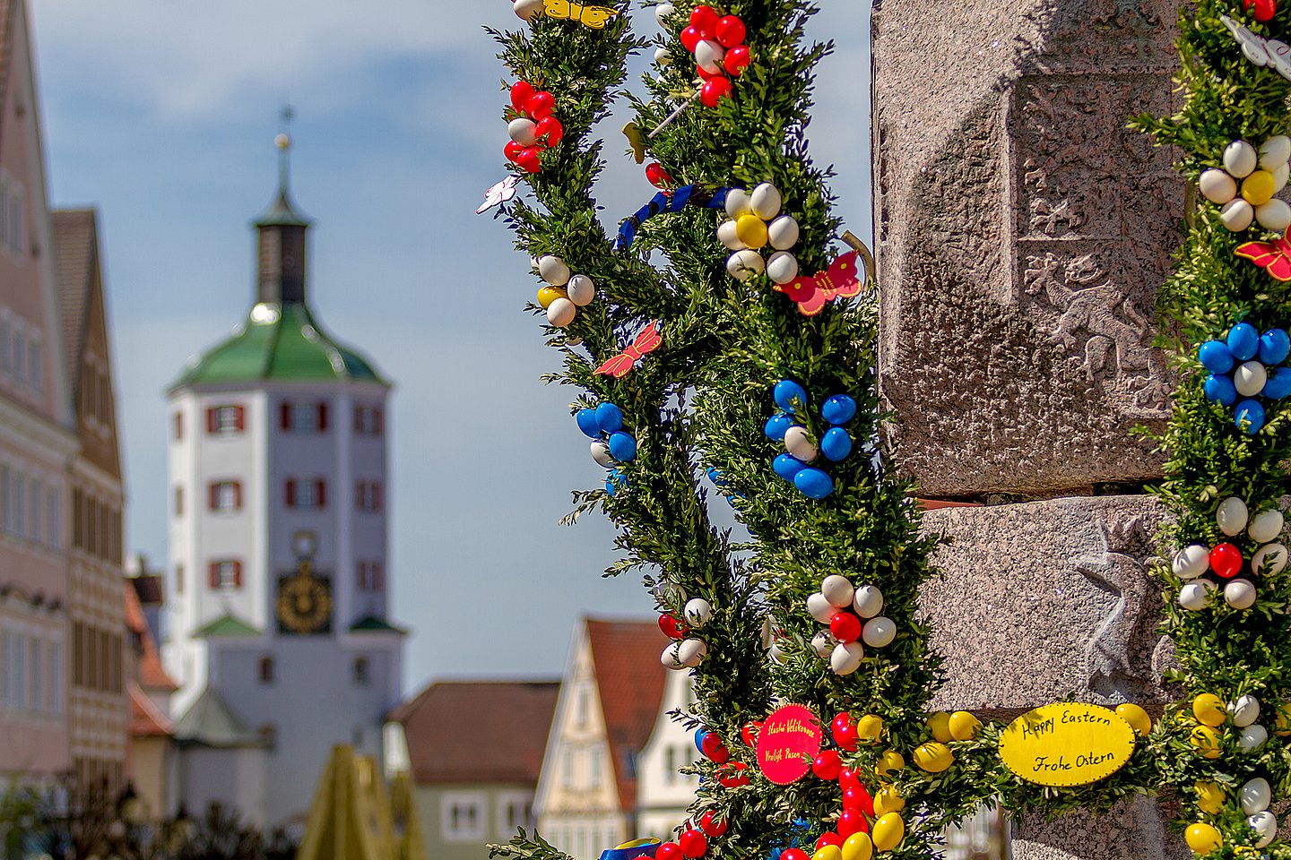 Osterbrunnen am Marktplatz von Günzburg