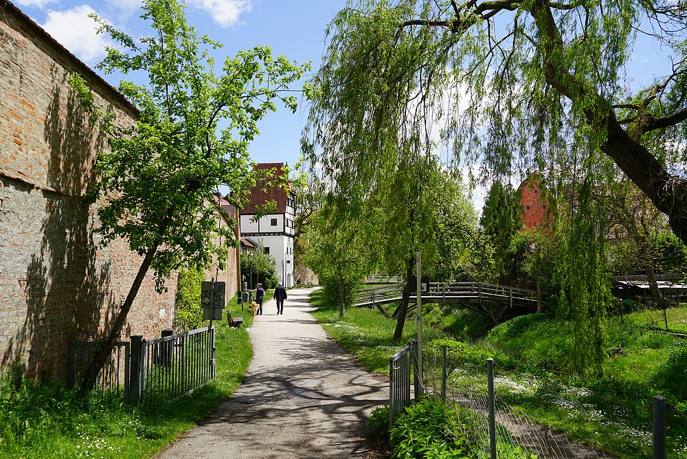Heiligkreuzgarten an der Wörnitz in Donauwörth Heiligkreuzgarten an der Wörnitz in Donauwörth