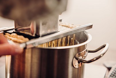 Schwäbische Spätzle hobeln, Kulinarisches Erbe Bayerisch-Schwaben