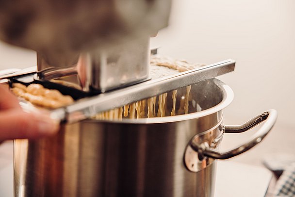 Schwäbische Spätzle hobeln, Kulinarisches Erbe Bayerisch-Schwaben