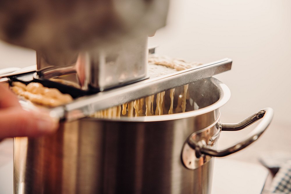 Schwäbische Spätzle hobeln, Kulinarisches Erbe Bayerisch-Schwaben