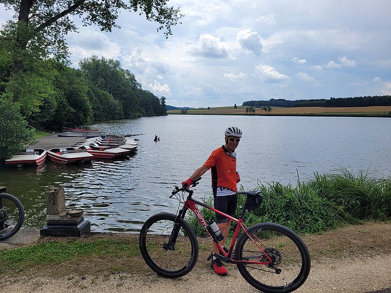 Auf dem Roggenburger Weiher ist Tretbootfahren möglich. Auf dem Roggenburger Weiher ist Tretbootfahren möglich.