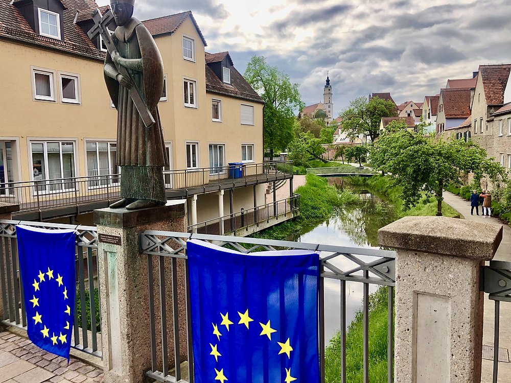 Brück mit Europa-Fahnen in Donauwörth