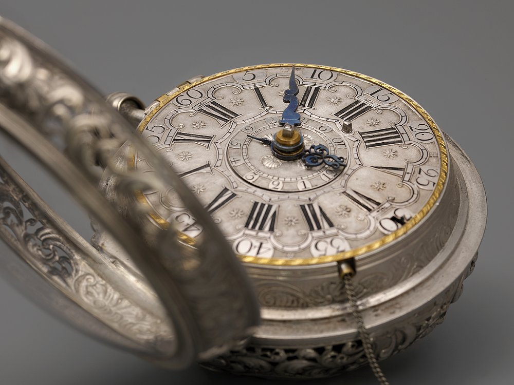 Die Friedberger Kutschenuhr im Museum im Wittelsbacher Schloss Die Friedberger Kutschenuhr im Museum im Wittelsbacher Schloss