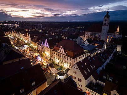Luftaufnahme vom Nikolausmarkt in Günzburg