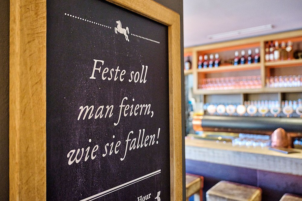 Zitat und Thresen in der Brauerei Riegele in Augsburg