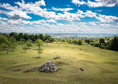 Wandern auf dem Panoramaweg als Familie im Geopark Ries