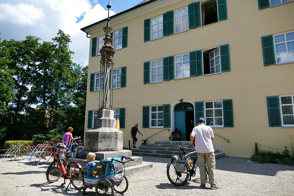 Innenhof des Schlosses Unterwittelsbach Innenhof des Schlosses Unterwittelsbach