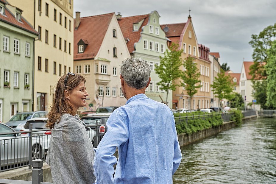 Augsburg, Päarchen am Stadtfluss