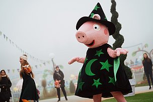 Halloween-Figur im Peppa Pig Park in Günzburg