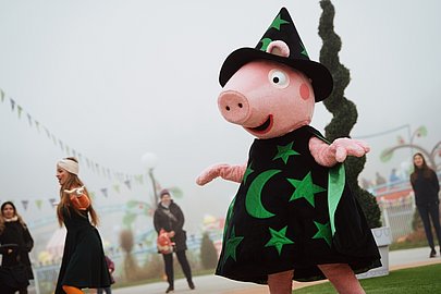 Halloween-Figur im Peppa Pig Park in Günzburg