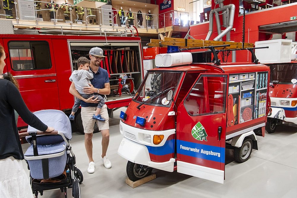 Familien erleben und entdecken die Feuerwehr 