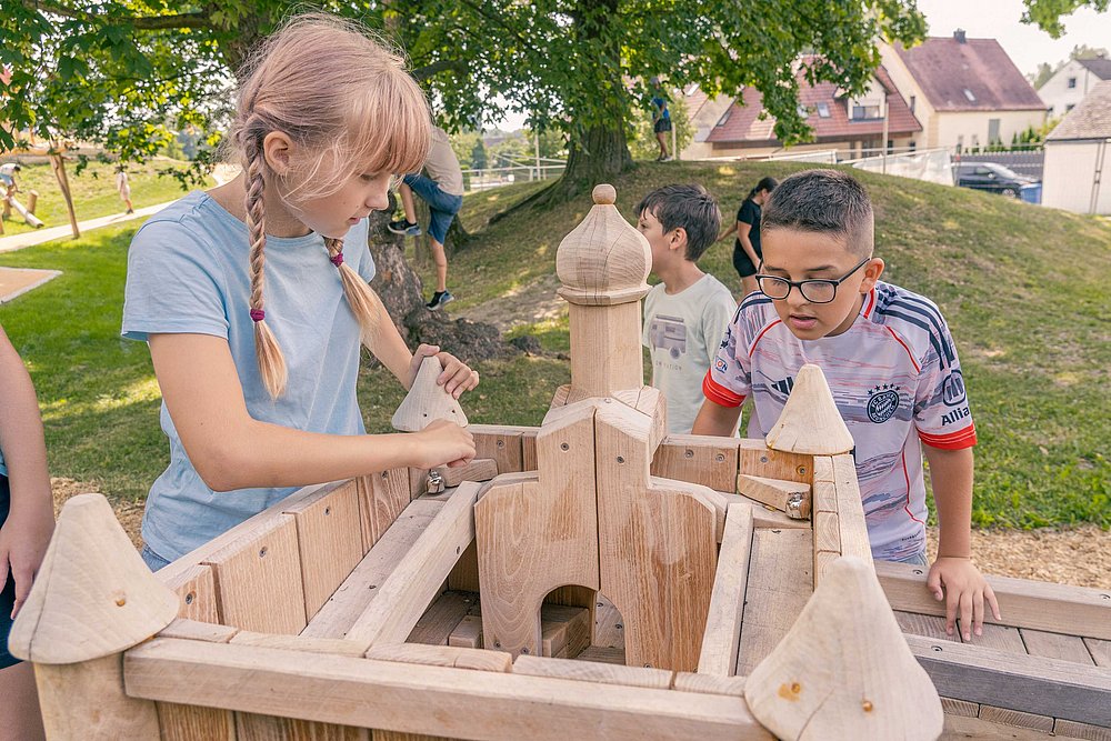 Murmelbahn auf dem Spielplatz in Höchstädt